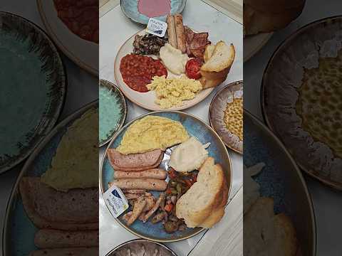 English breakfast & cakes for brunch at Cafe Nuage & patisserie in Bengaluru #nutella #cupcake