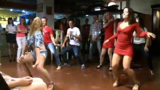 Agitelo con Anand Bhatt