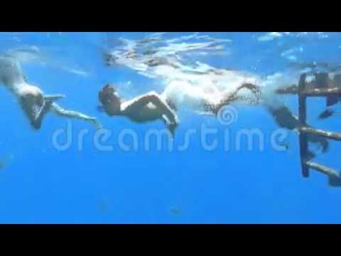 Beautiful Girls Snorkeling Swimming underwater - بنات تسبح تحت الماء