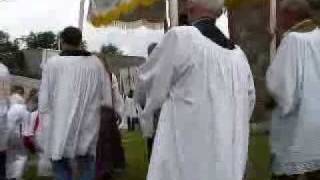 preview picture of video 'Stirniene Sv. Laurencija baznīca eucharist procession'