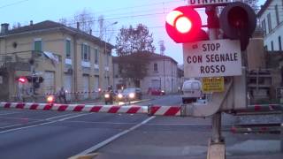 preview picture of video 'Passaggio a livello con semibarriere di via Candiano in HD - Ravenna (p.5)'