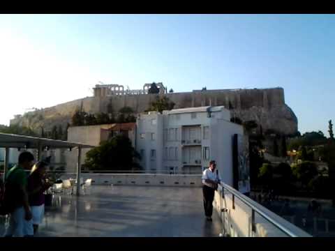 Vista incrível do Café Museu da Acrópole em Atenas...