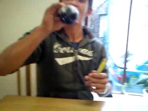 noah eating mustard for a burger