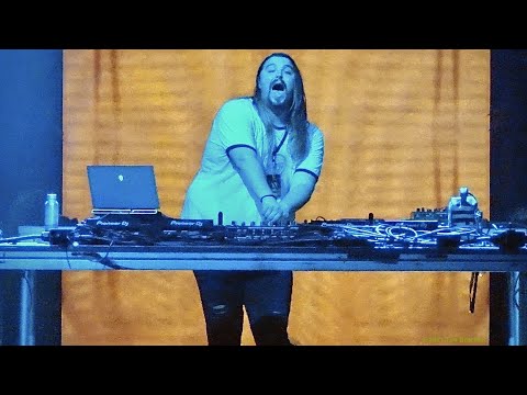 Wreckno, Holla (live), Fox Theater, Oakland, CA, December 4, 2021 (HD)