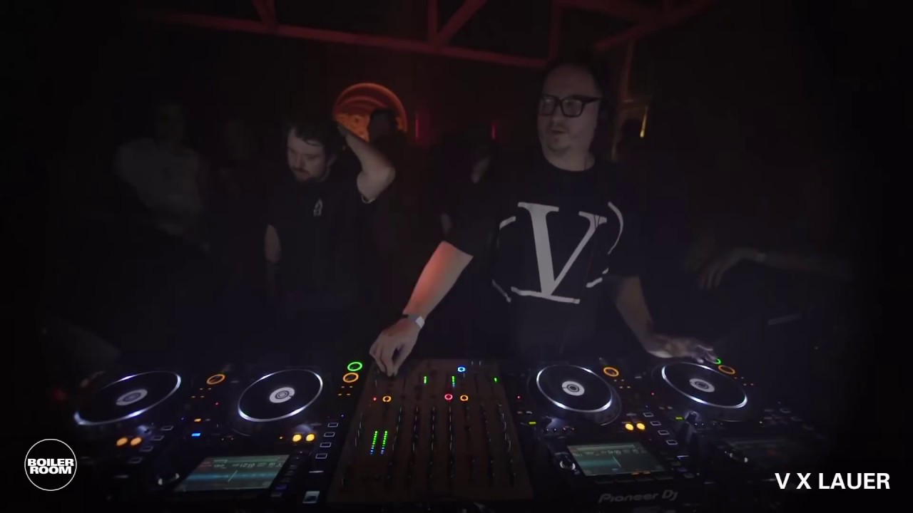 V - Untitled Set