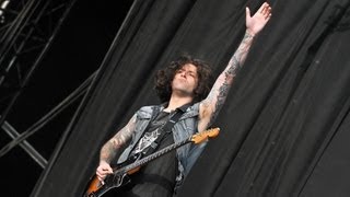 Fall Out Boy - My Songs Know What You Did In The Dark (Light Em Up) at Reading Festival 2013