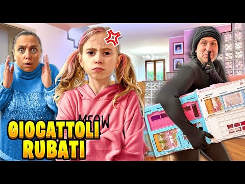 PAPÀ SALVO SI TRAVESTE DA LADRO E RUBA TUTTI I GIOCHI DI GIORGIA DI NASCOSTO NELLA NOSTRA NUOVA CASA