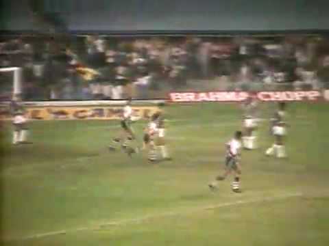 Bau do Esporte - Em 1985, Fluminense e Vasco empat...