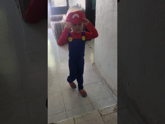 Vídeo relacionado con Disguise Super Mario - Disfraz Super Mario Oficial - Incluye Bigote y Gorro - Talla S de 4/6 Años