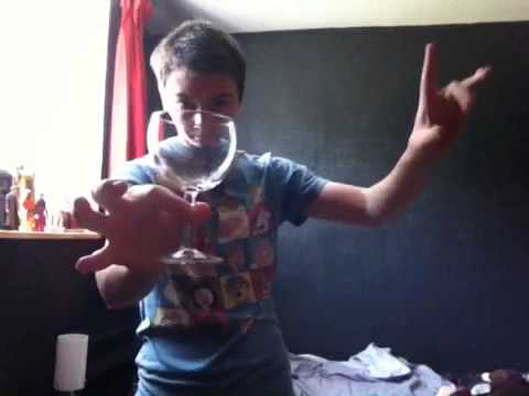 The appearing wine glass (Performance)