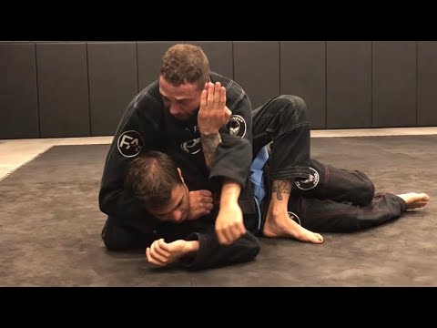 Loop choke options from mount. #brazilianjiujitsu #bjj #jiujitsu
