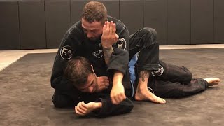 Loop choke options from mount. #brazilianjiujitsu #bjj #jiujitsu