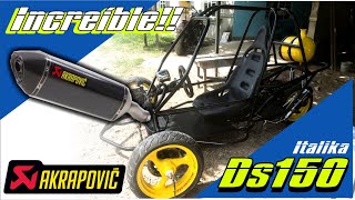 Italika DS150 con escape deportivo Akrapovic