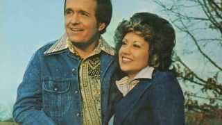 Bill Anderson And Mary Lou Turner - Circle In Triangle