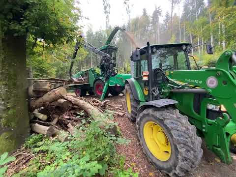 Holzschnitzel Hacken | John Deere 5720