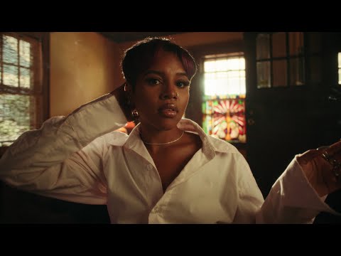 Alex Vaughn - Talkin [Official Music Video]