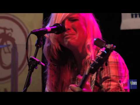 Ariana Gillis - "From The Start" (eTown webisode 214)