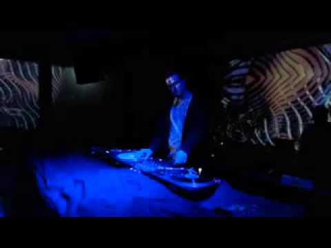 Plug and Lay: Benzon - RTS.FM.200413