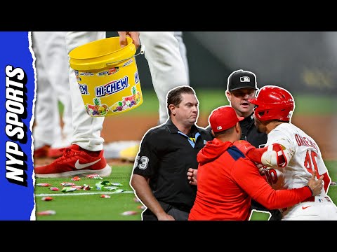 Willson Contreras throws bat towards ump in fiery ejection