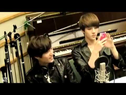 120514 Exo Kai & Sehun singing dancing to Sistar