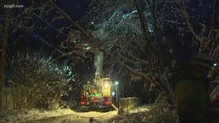 Snohomish County PUD crews out in full force in snowy conditions