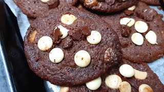 עוגיות שוקולד צ'יפס chocolate chip cookies מעולות  מטבח בקלי קלות ליהי קרויץ (ליהי קרויץ - מטבח בקלי קלות) - התמונה מוצגת ישירות מתוך אתר האינטרנט יוטיוב. זכויות היוצרים בתמונה שייכות ליוצרה. קישור קרדיט למקור התוכן נמצא בתוך דף הסרטון