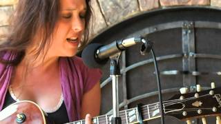Acoustic Sessions at The Festy : Sarah Siskind 