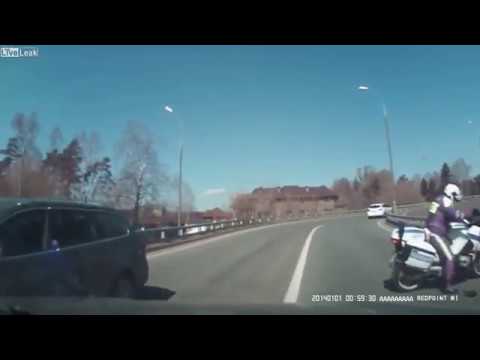 Motorcycle cop crashes when accelerating