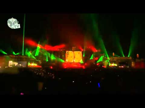 deadmau5 feat. Chris James - The Veldt (Tommy Trash Remix) - AVICII LIVE AT TOMORROWLAND 2012