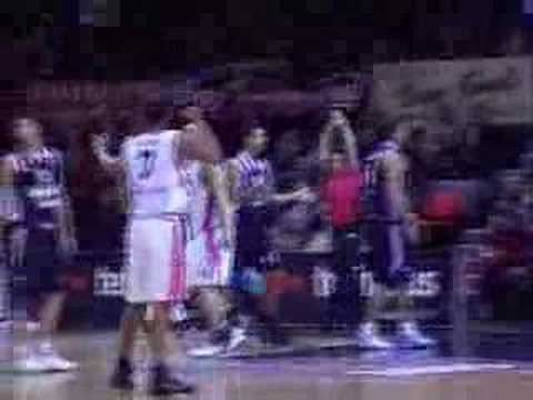 12 08-01-08 Ulebmatch BCO-Bologna - Sebastien Bellin scoort