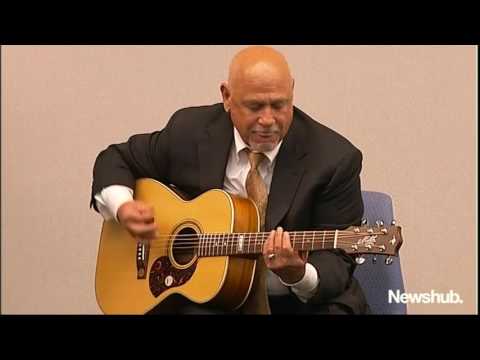 Co-writer of Eminem's 'Lose Yourself' plays acoustic in New Zealand court | Newshub