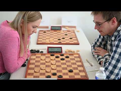 Sacrifice and Tension: Natalia Sadowska vs. Filip Kuczewski's Exciting Draughts Match