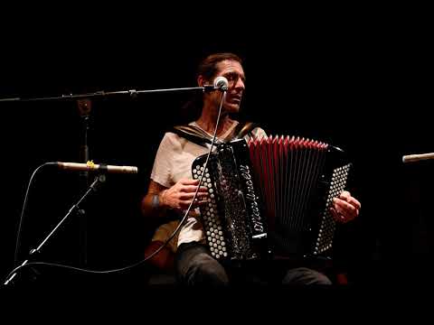 Nous chantons, composition de  François Castiello