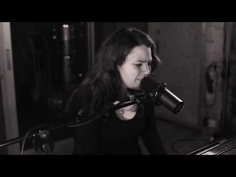 Elly O'Keeffe - 'Missing You' Live at Livingston Studios