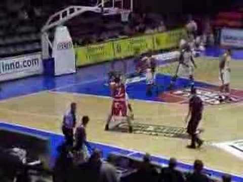 28 20-10-07 Leuven-BCO - Davis met de dunk.mpg