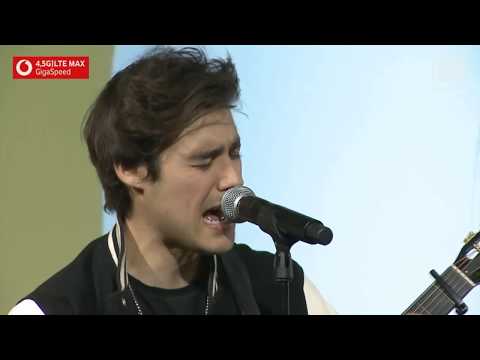 Jorge Blanco Performs at the Place To B Award