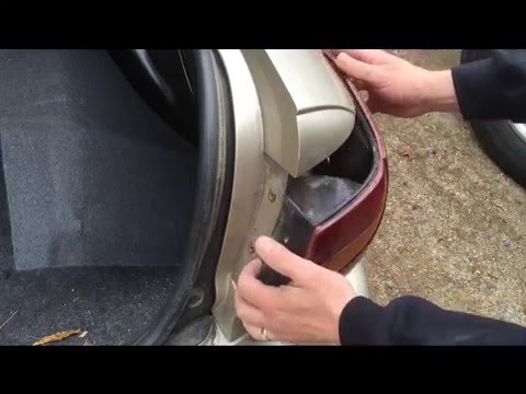 How to change a tail lamp (saturn)