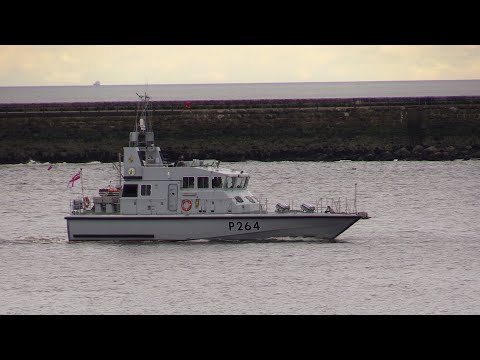 HMS ARCHER entering the River Tyne