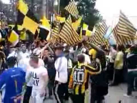 "La Barra De Almirante Entrando Ante El Rojo" Barra: La Banda Monstruo &bull; Club: Almirante Brown