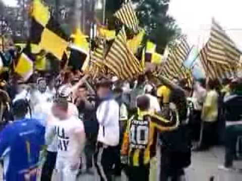 "La Barra De Almirante Entrando Ante El Rojo" Barra: La Banda Monstruo • Club: Almirante Brown