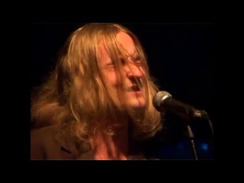 03. Chiki Liki Tu-a - Mám 25 - Live in Roxy Praha (20.9.2004)