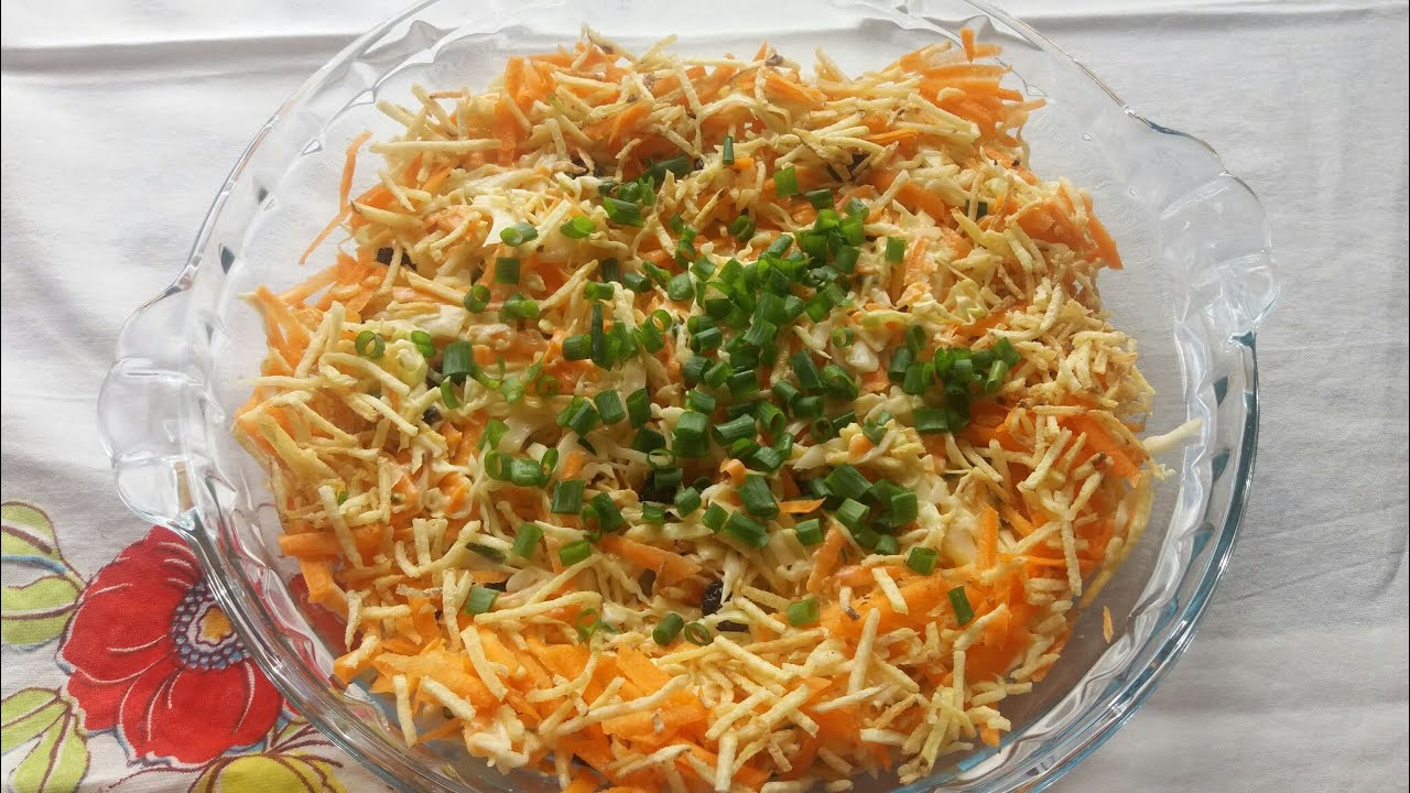SALADA DE REPOLHO COM BATATA PALHA.