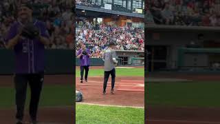 Download lagu Tyler Joseph of Twenty One Pilots pulls out his Grammy while playing softball mp3