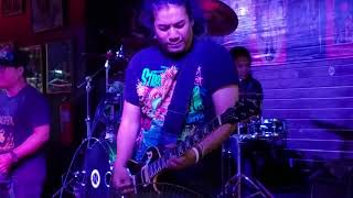 Santana at Hot Tuna Bar, Thailand.  Eddy Jr on vocals.  GREAT guitar, bass, drums and keyboards