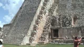 preview picture of video 'Los mayas, Uxmal, el templo del adivino'