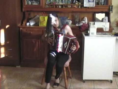 MILENA di LIONI e il suo organetto