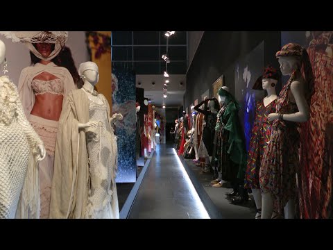 Francis Montesinos repasa medio siglo en la moda en una exposición
