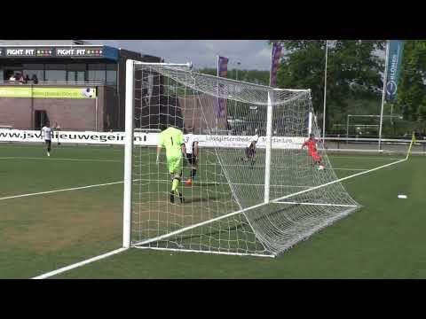 14 mei 22 JSV Nieuwegein 1 - VV De Meern 1 com 0-7 speler JSV redt op lijn