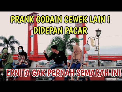 prank-pacar-ganjen-kecewek-lain-didepan-pacar-sampai-marah