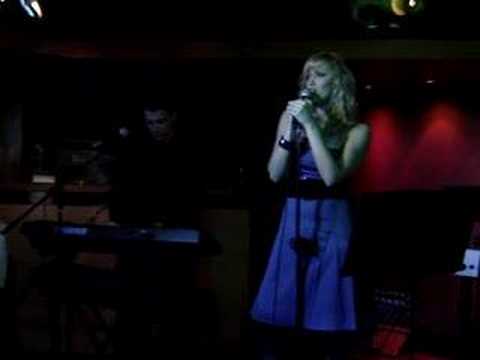 TECNOVIK & FIONA "Besos perdidos"